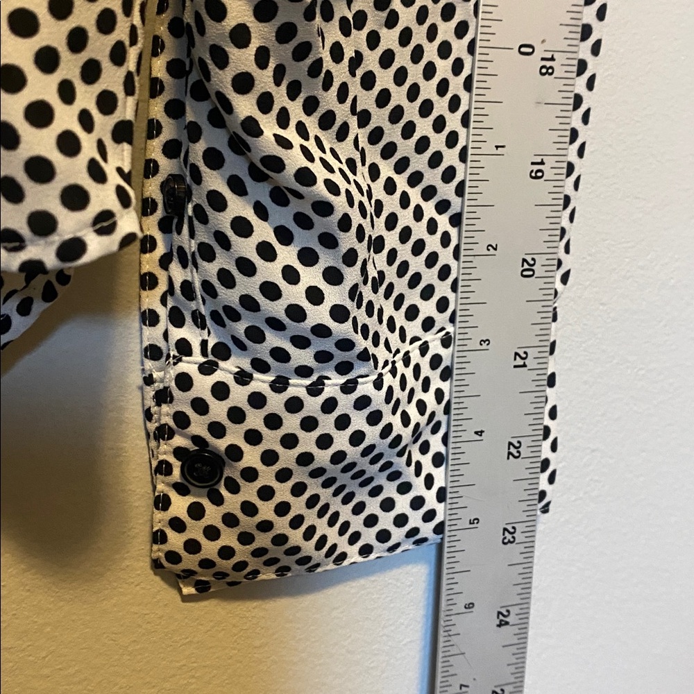 Express Boyfriend Button Up Shirt Women’s Small White Black Polka Dot Roll Tab - Picture 13 of 13
